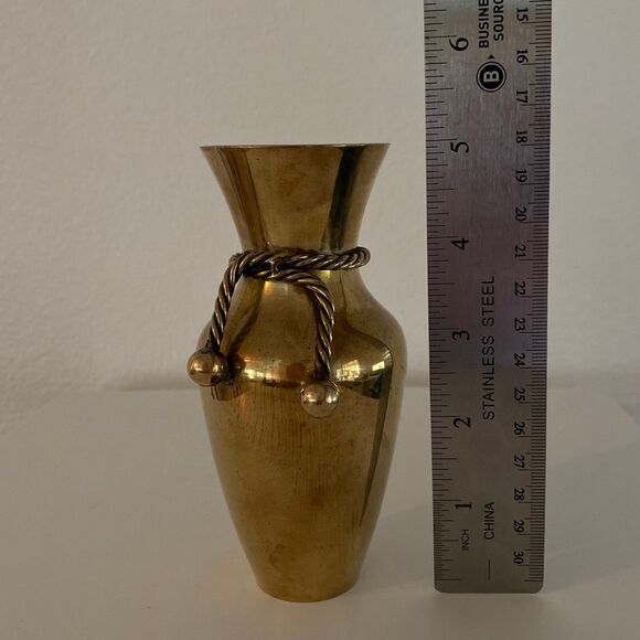 Small Brass Vase Vintage with tassel around the neck - Home Decor - Picture 4 of 6